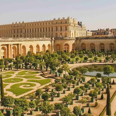 ✣ L'antre Versaillaise/f2 Chateau De ✣ *